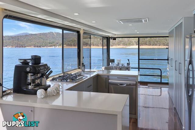 BLISS Houseboat Holiday Home on Lake Eildon