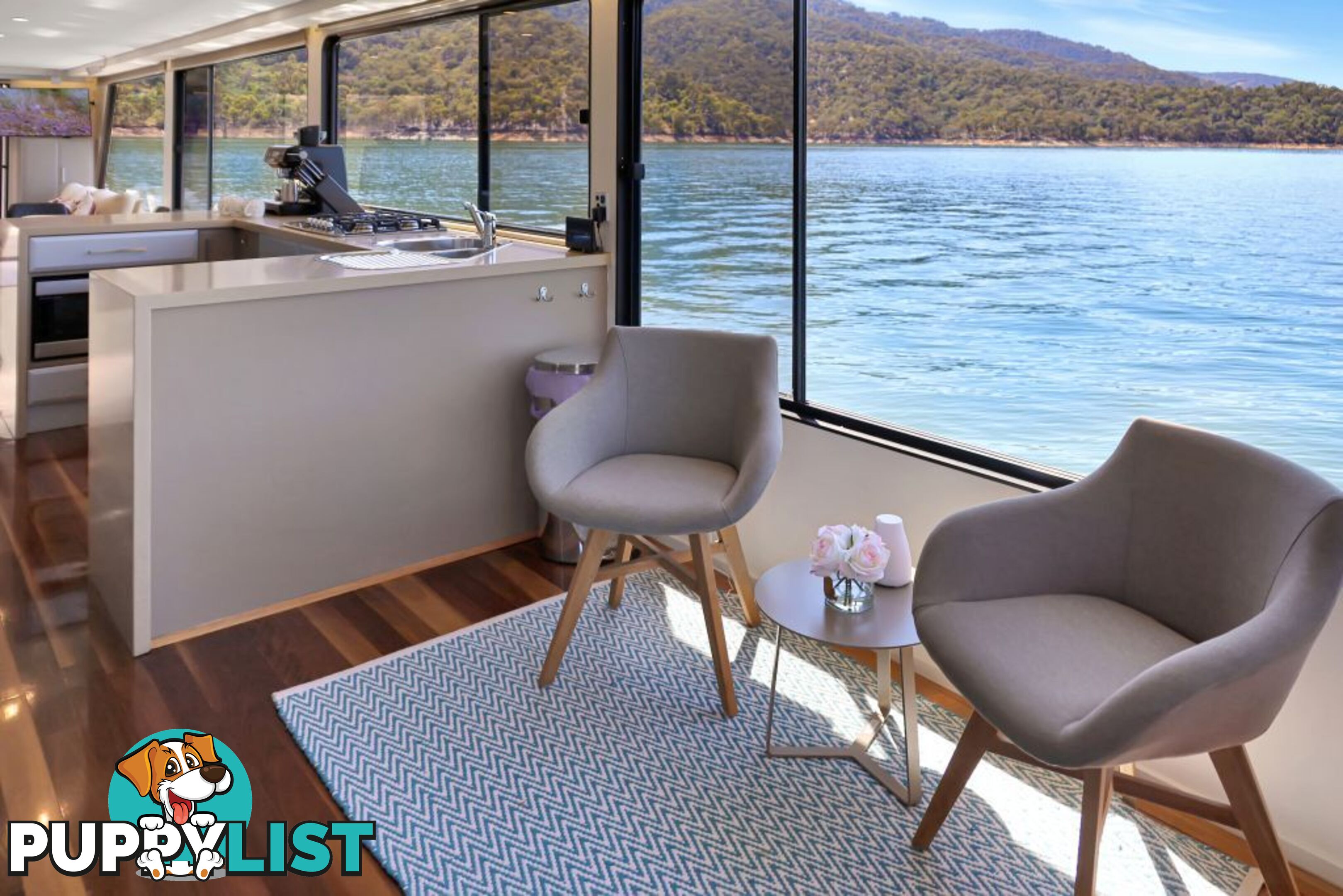 BLISS Houseboat Holiday Home on Lake Eildon