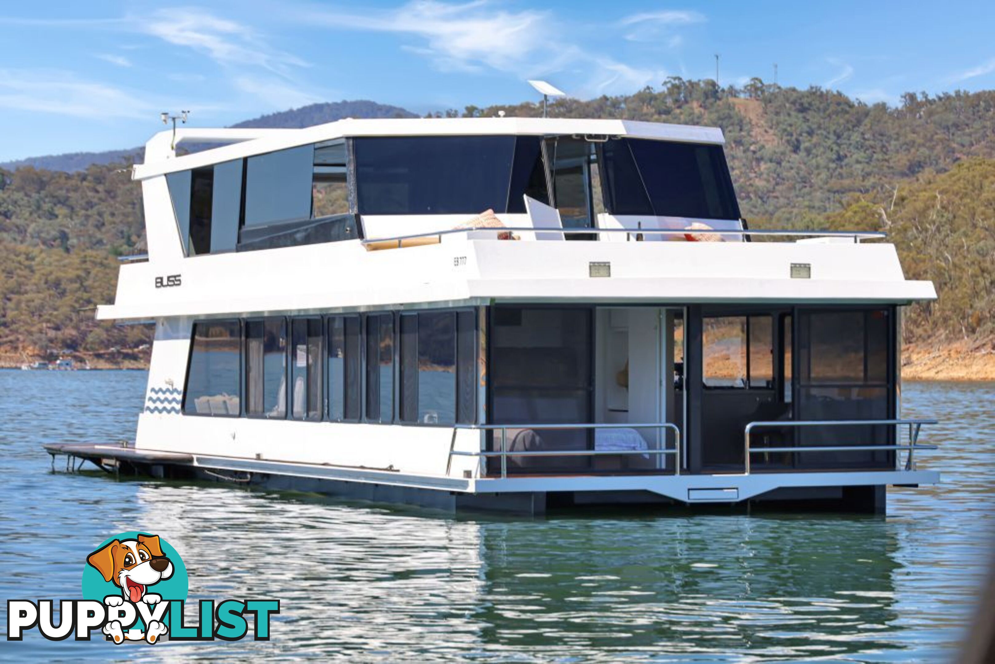 BLISS Houseboat Holiday Home on Lake Eildon