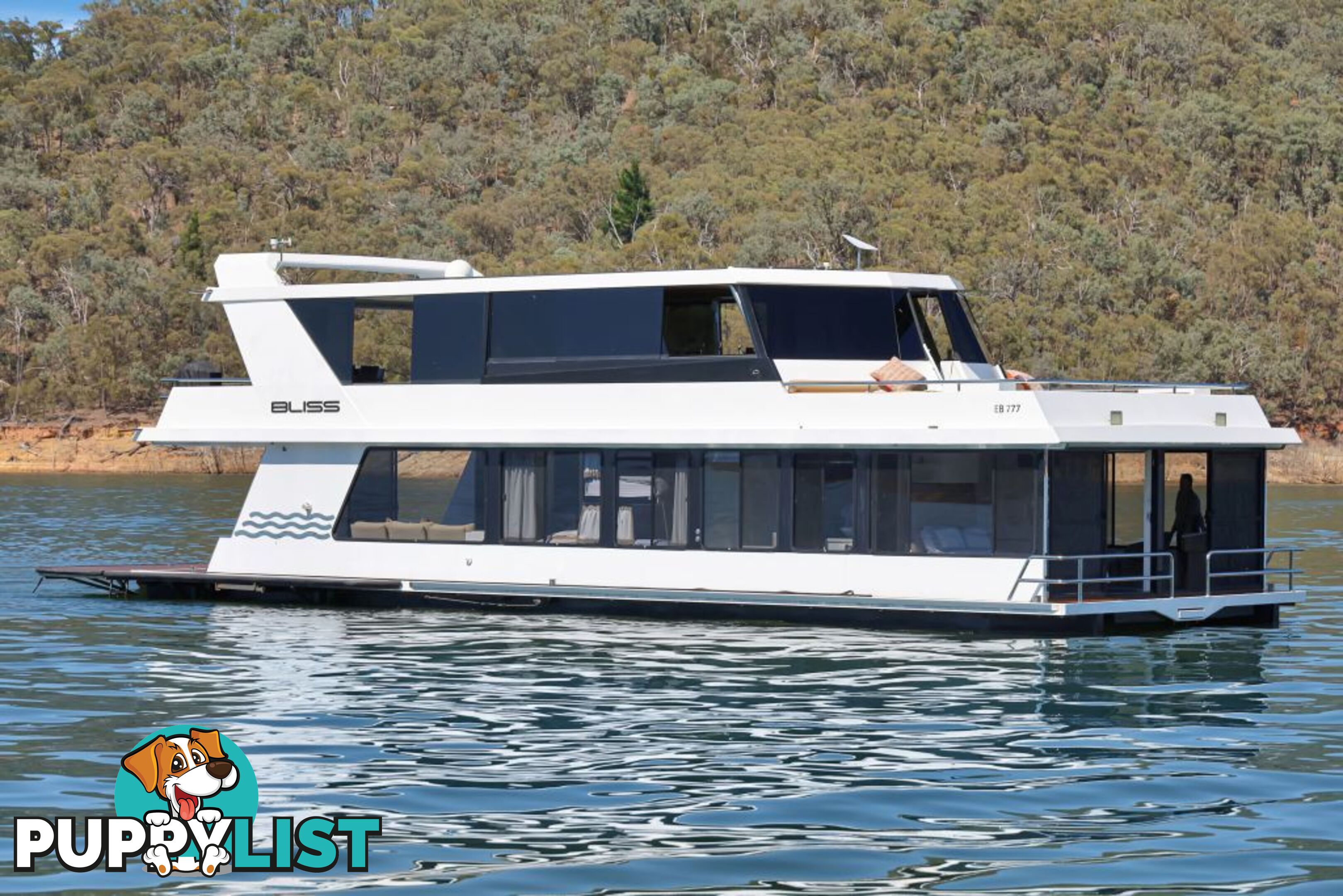 BLISS Houseboat Holiday Home on Lake Eildon