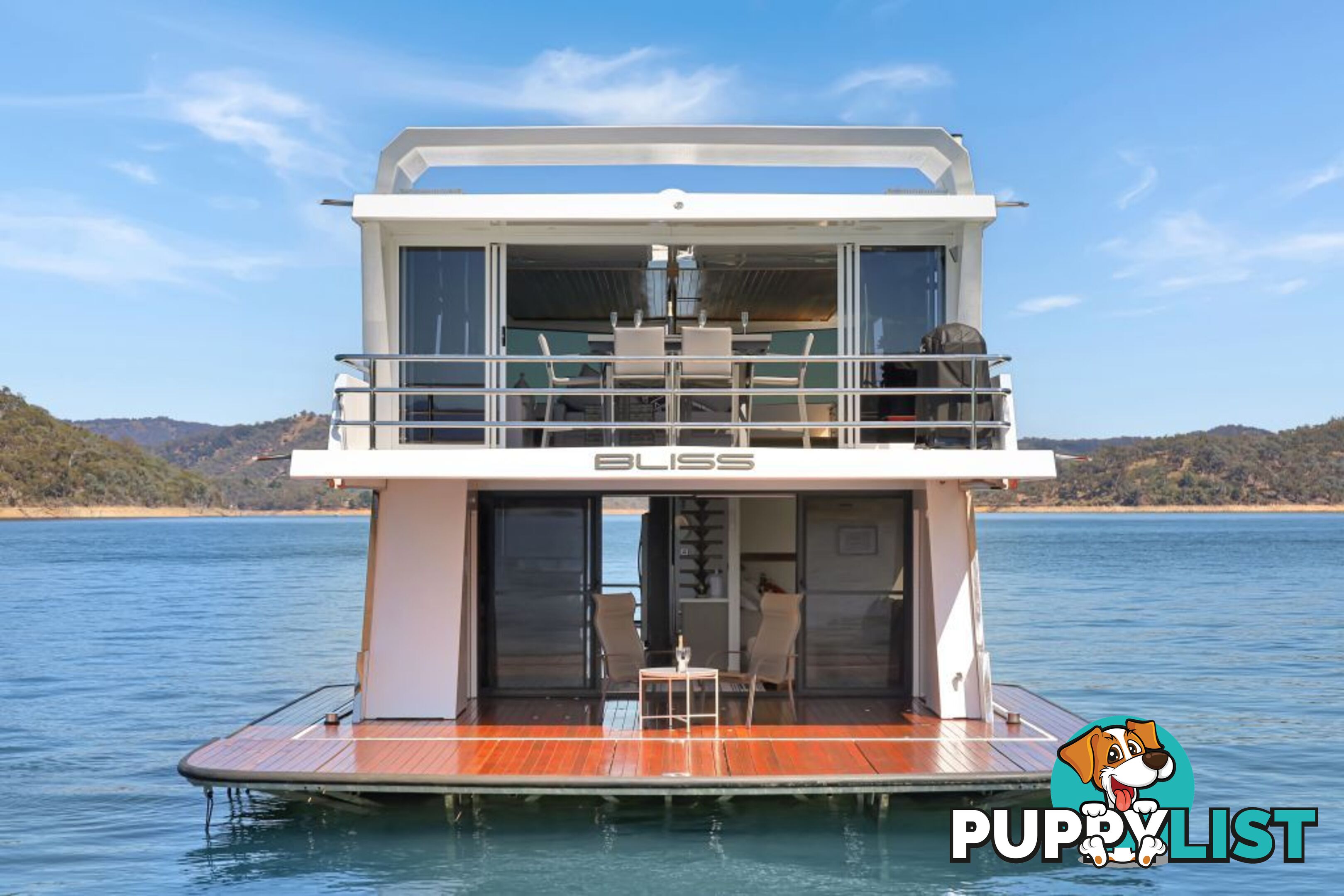 BLISS Houseboat Holiday Home on Lake Eildon