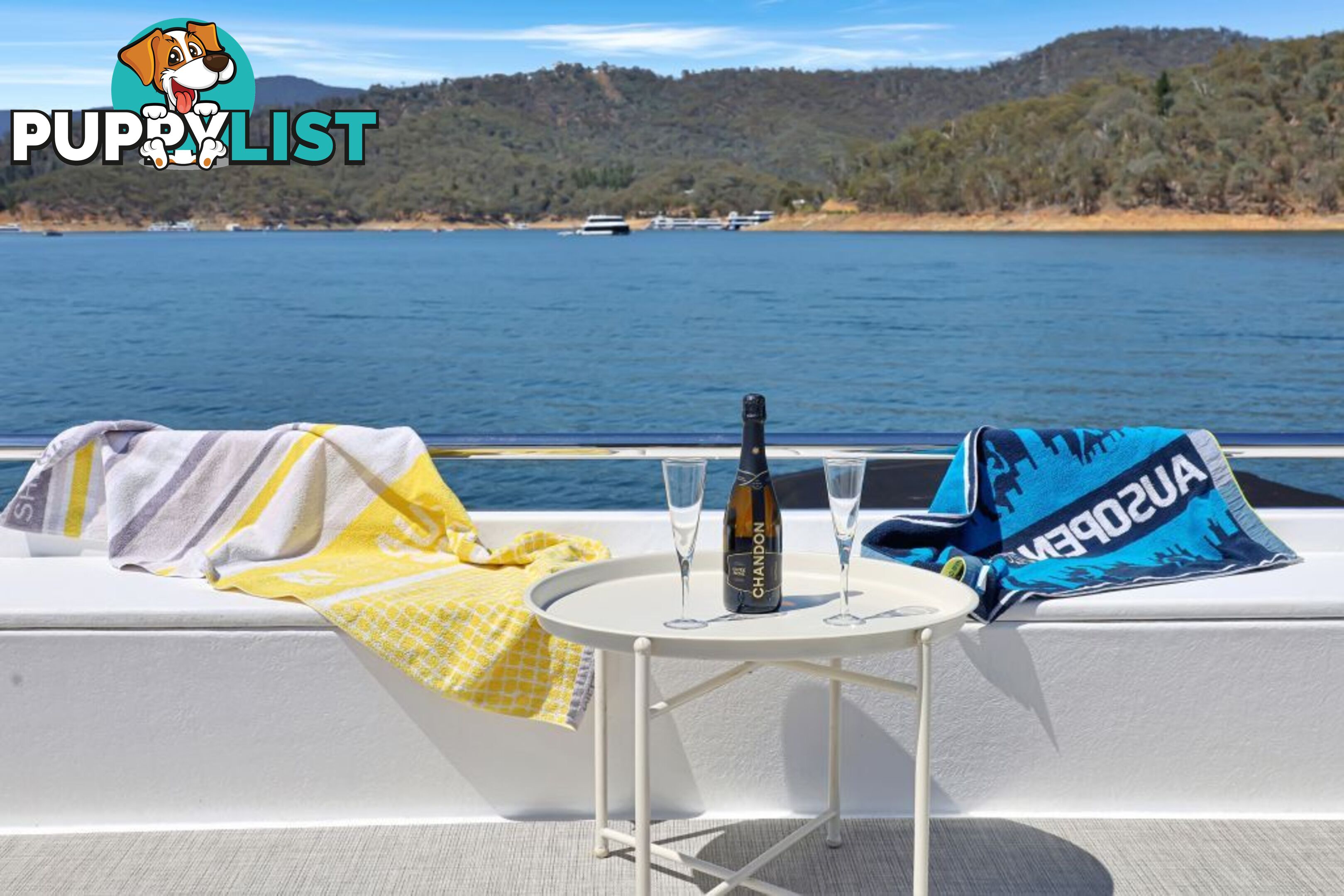 BLISS Houseboat Holiday Home on Lake Eildon