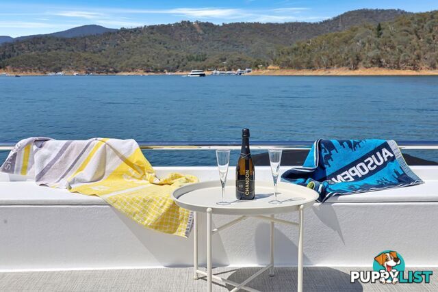 BLISS Houseboat Holiday Home on Lake Eildon