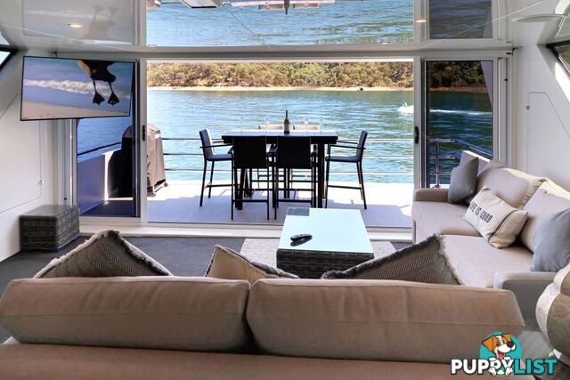 BLISS Houseboat Holiday Home on Lake Eildon