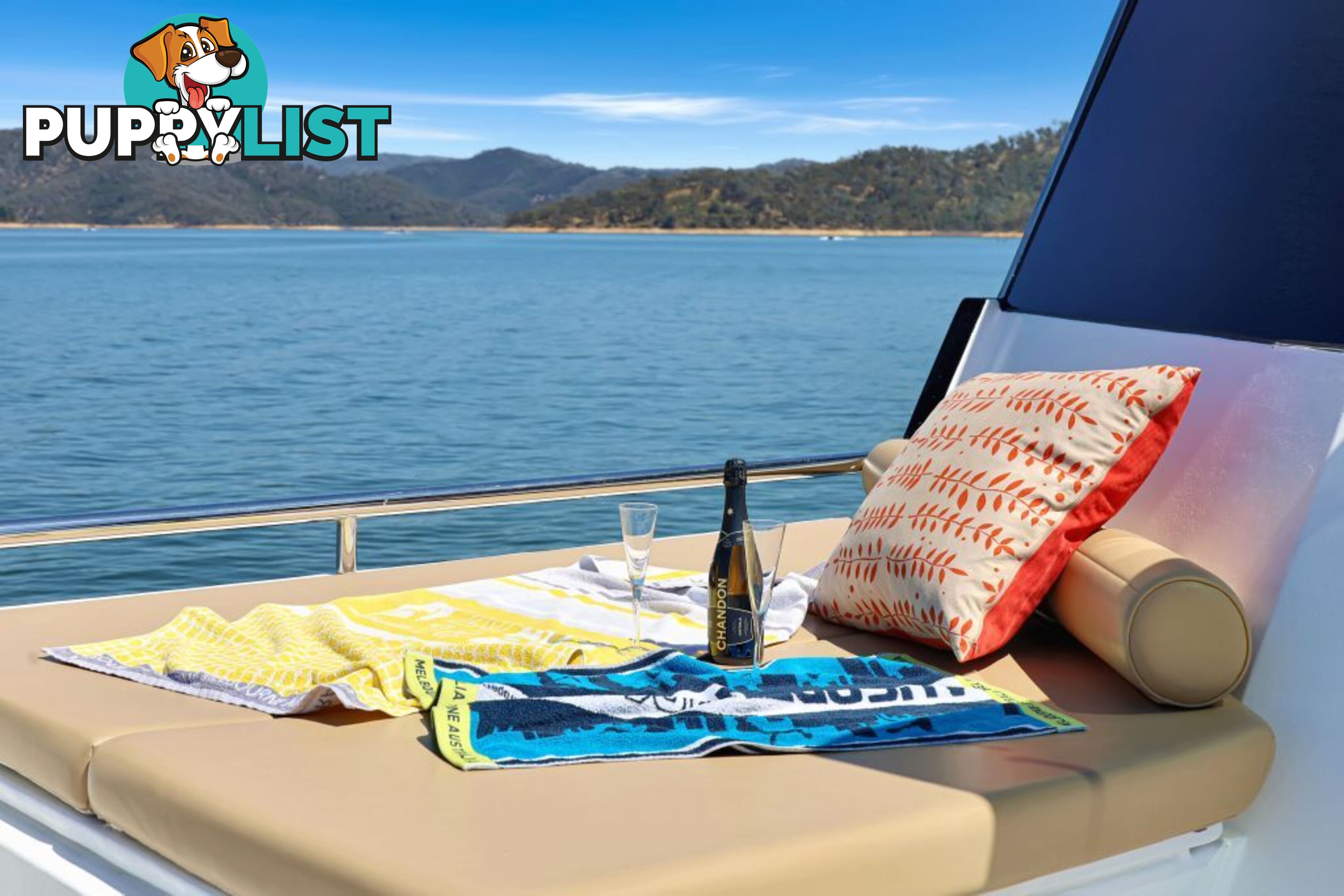 BLISS Houseboat Holiday Home on Lake Eildon