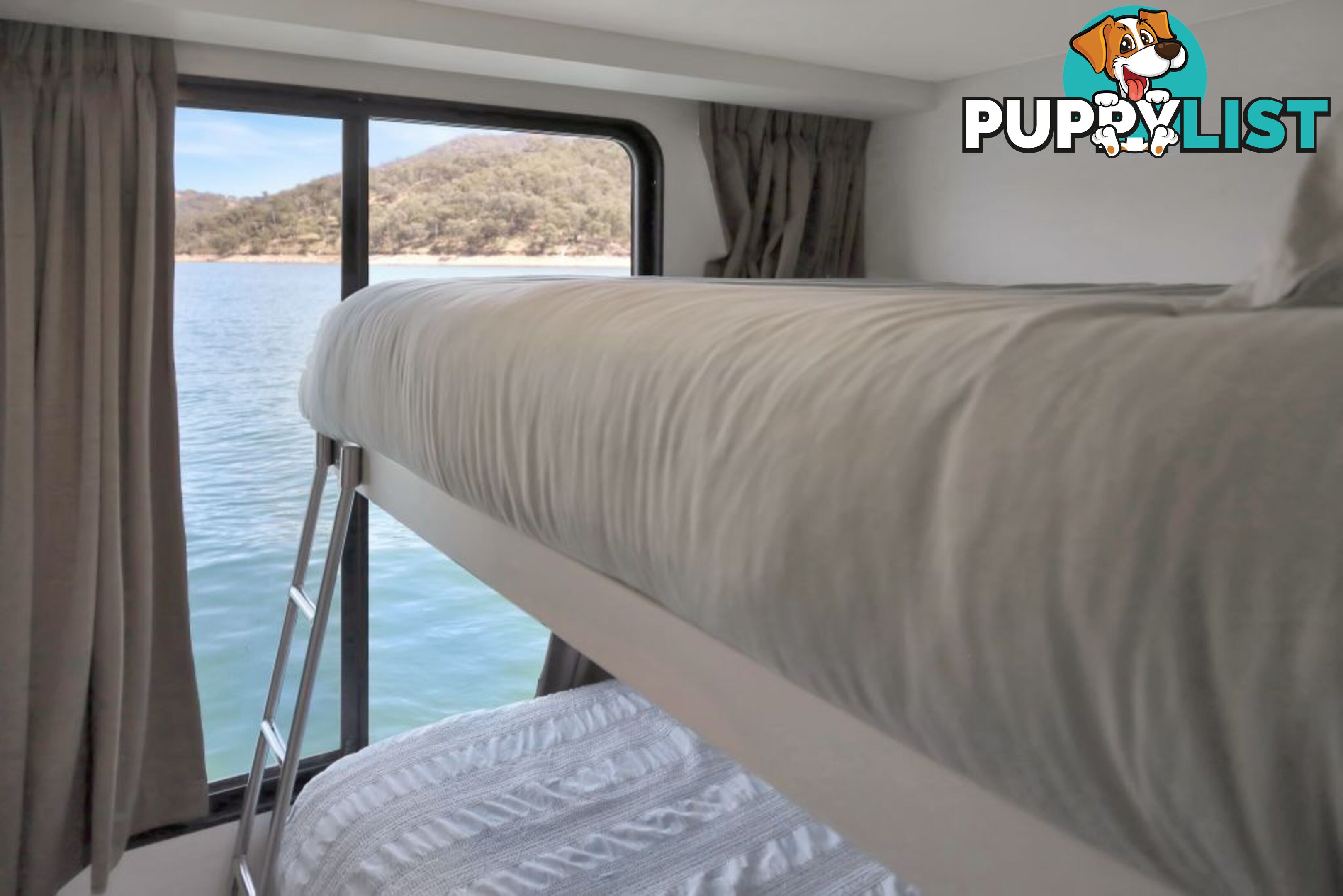 BLISS Houseboat Holiday Home on Lake Eildon