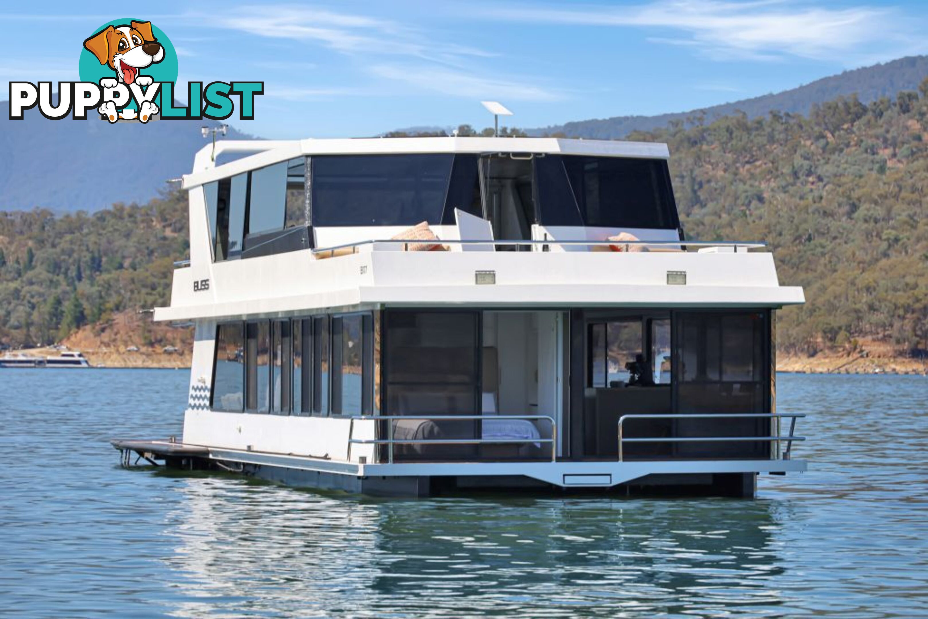 BLISS Houseboat Holiday Home on Lake Eildon