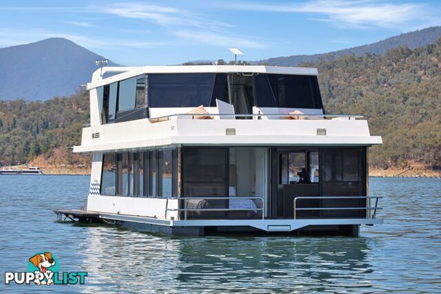 BLISS Houseboat Holiday Home on Lake Eildon