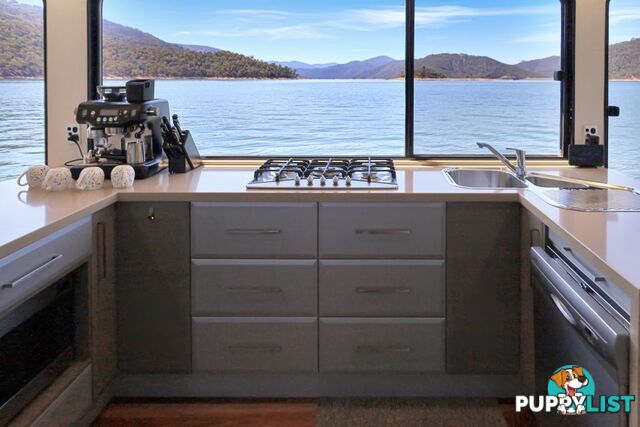 BLISS Houseboat Holiday Home on Lake Eildon