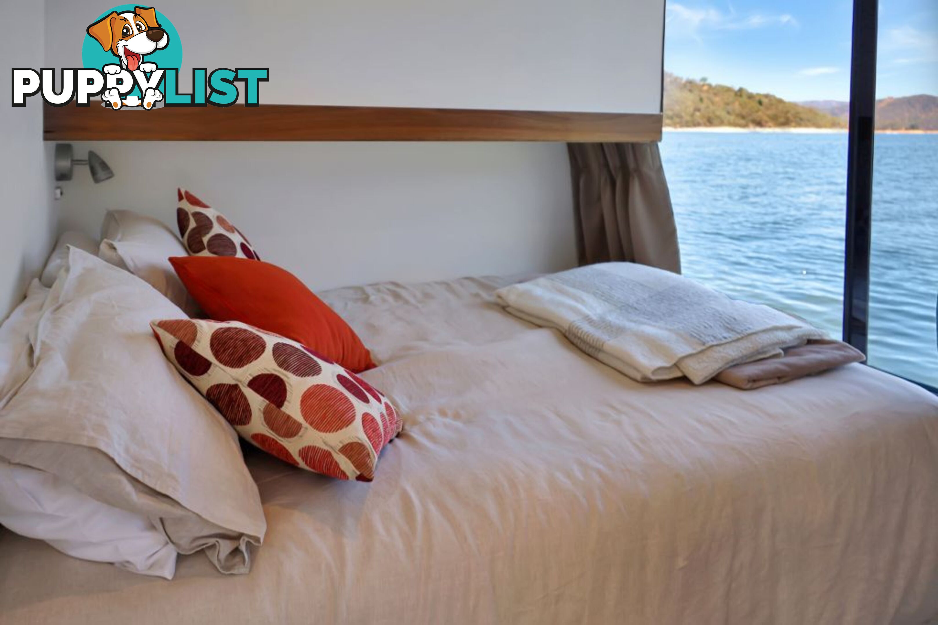 BLISS Houseboat Holiday Home on Lake Eildon