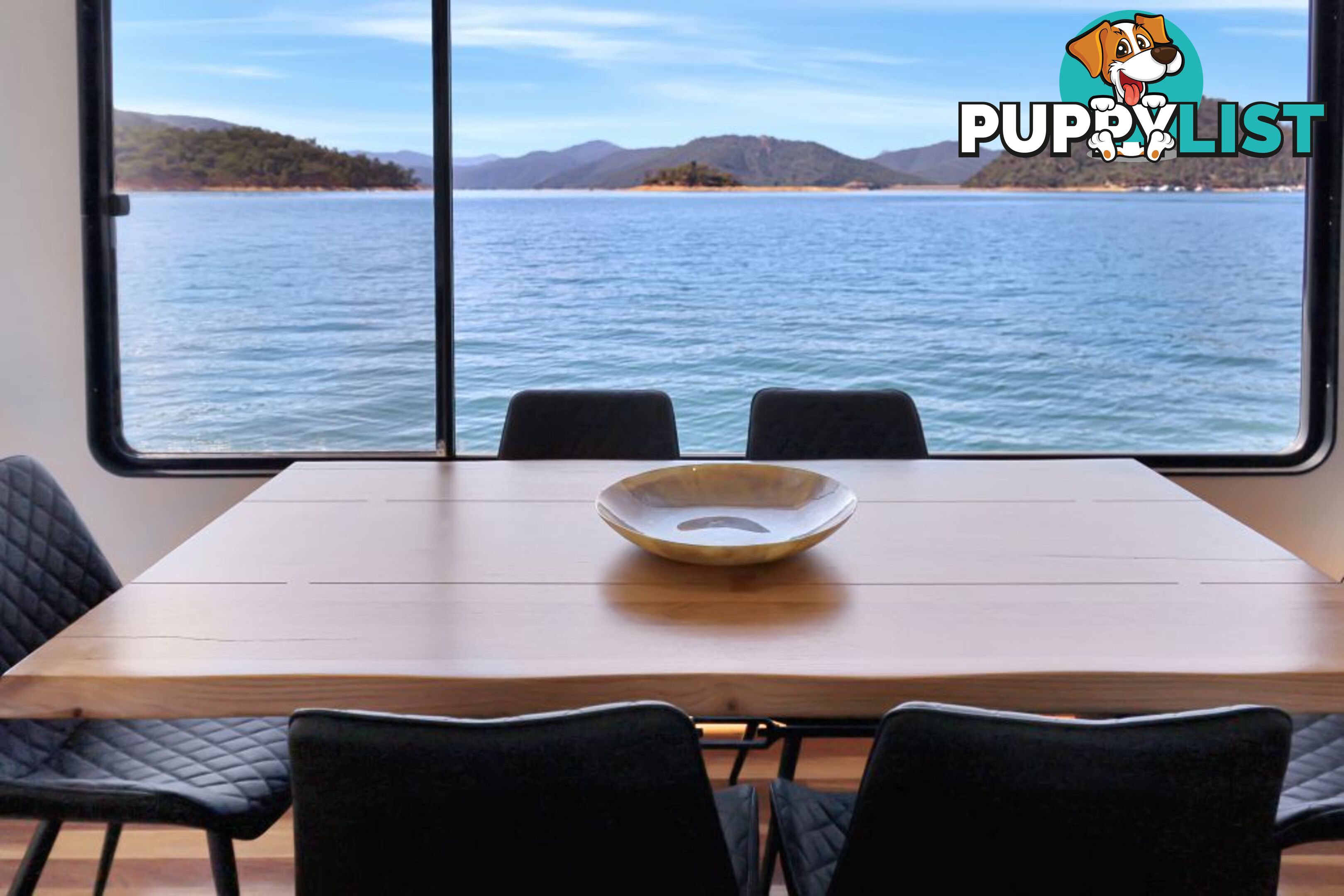 BLISS Houseboat Holiday Home on Lake Eildon