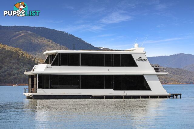 AMORE Houseboat Holiday Home on Lake Eildon