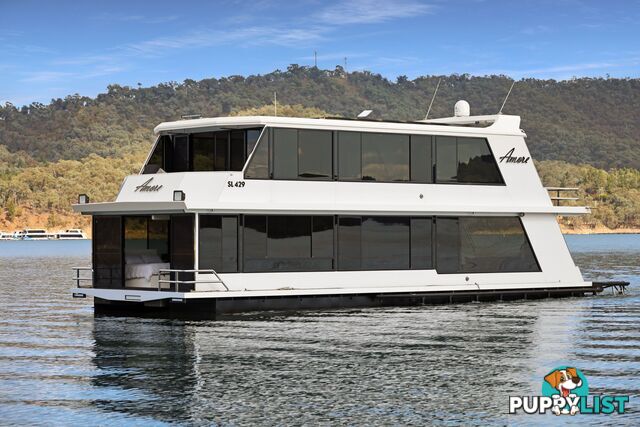 AMORE Houseboat Holiday Home on Lake Eildon