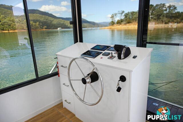 AMORE Houseboat Holiday Home on Lake Eildon