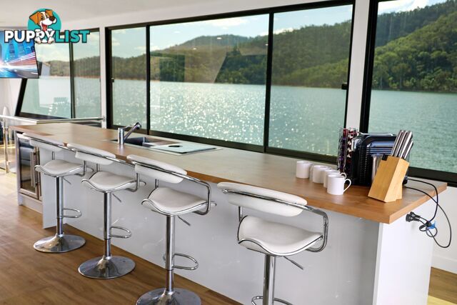 AMORE Houseboat Holiday Home on Lake Eildon