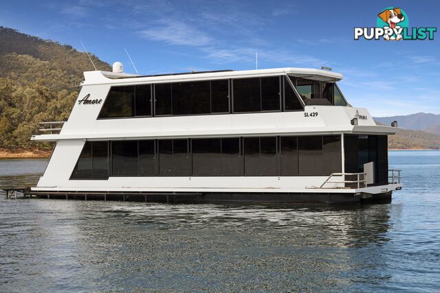 AMORE Houseboat Holiday Home on Lake Eildon