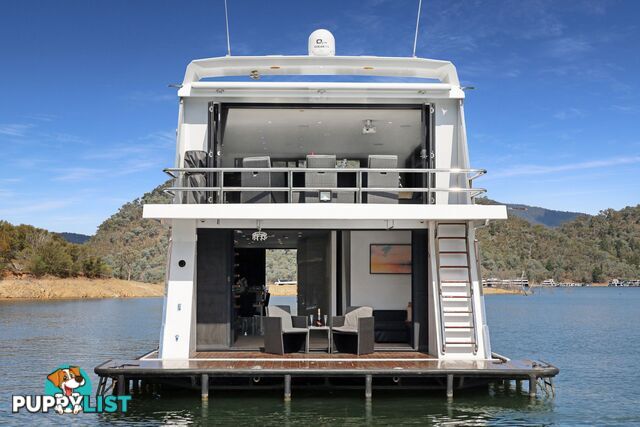 AMORE Houseboat Holiday Home on Lake Eildon