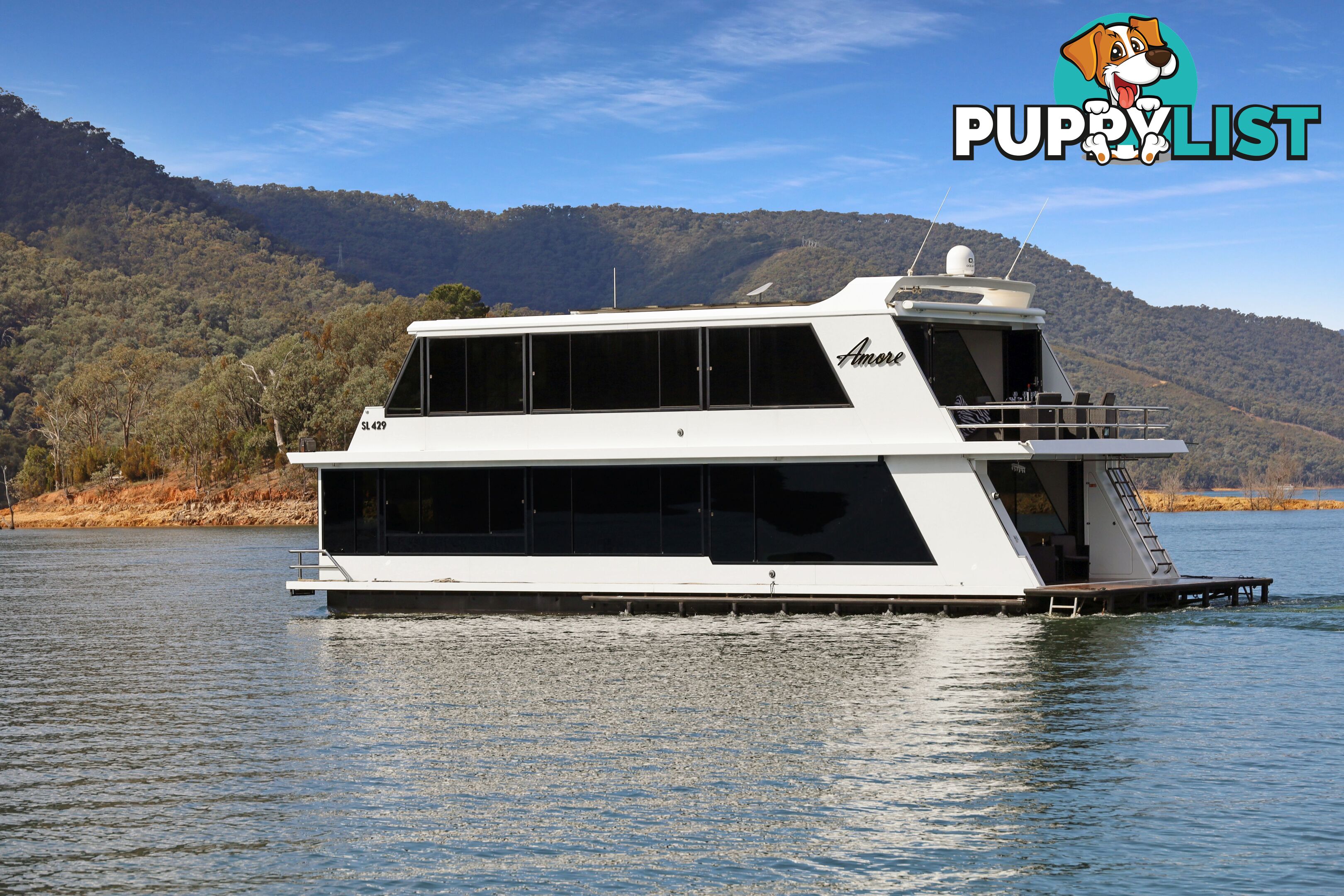 AMORE Houseboat Holiday Home on Lake Eildon