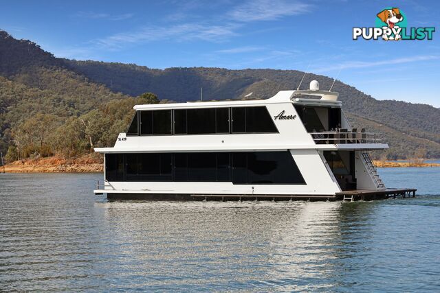 AMORE Houseboat Holiday Home on Lake Eildon