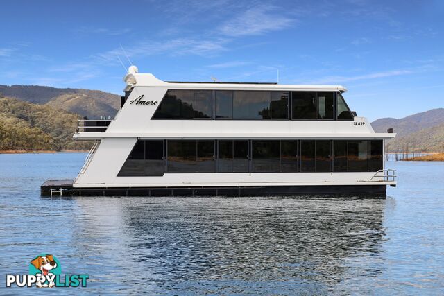 AMORE Houseboat Holiday Home on Lake Eildon