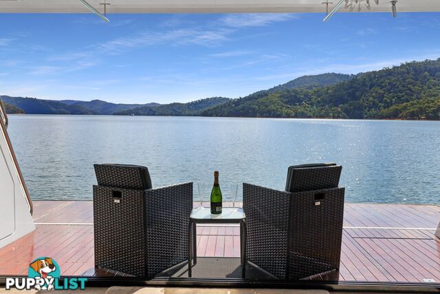 AMORE Houseboat Holiday Home on Lake Eildon