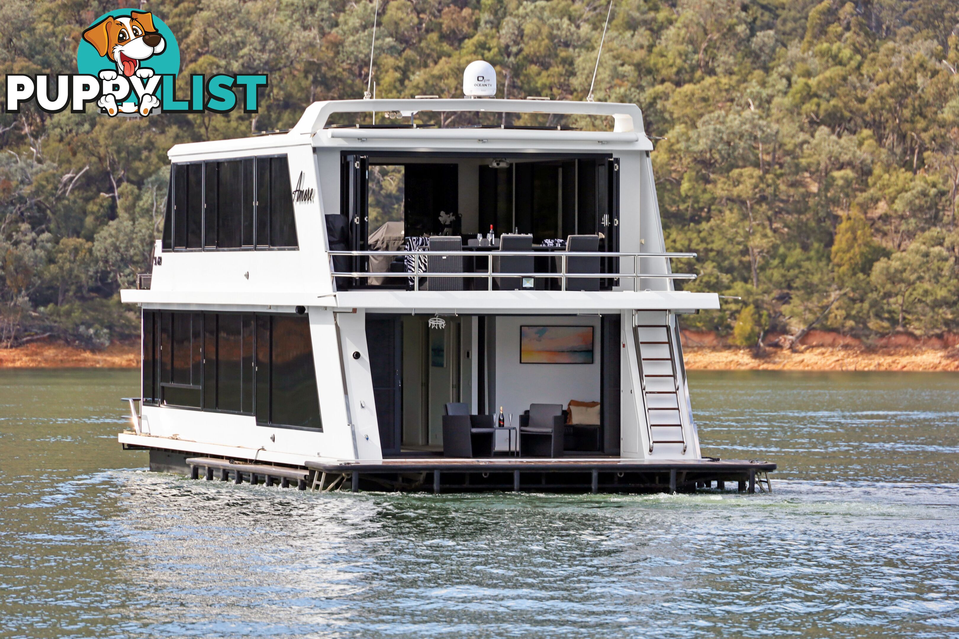 AMORE Houseboat Holiday Home on Lake Eildon