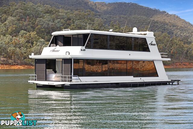 AMORE Houseboat Holiday Home on Lake Eildon