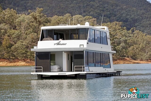 AMORE Houseboat Holiday Home on Lake Eildon