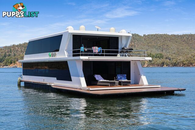 X-BOX Houseboat Holiday Home on Lake Eildon