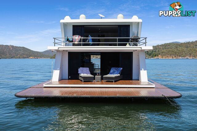 X-BOX Houseboat Holiday Home on Lake Eildon