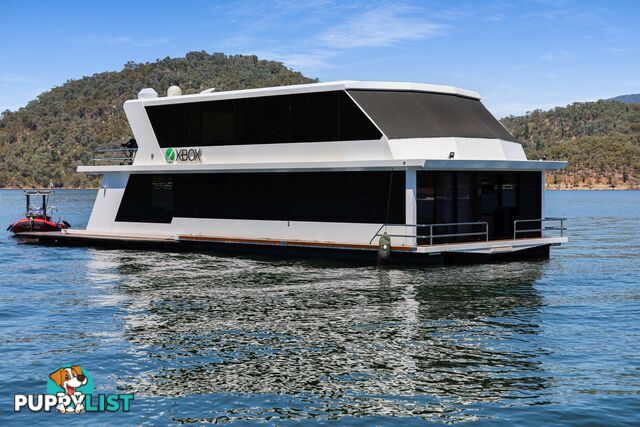 X-BOX Houseboat Holiday Home on Lake Eildon