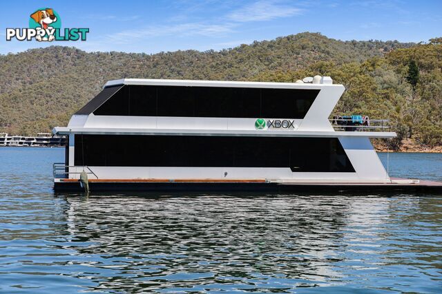 X-BOX Houseboat Holiday Home on Lake Eildon