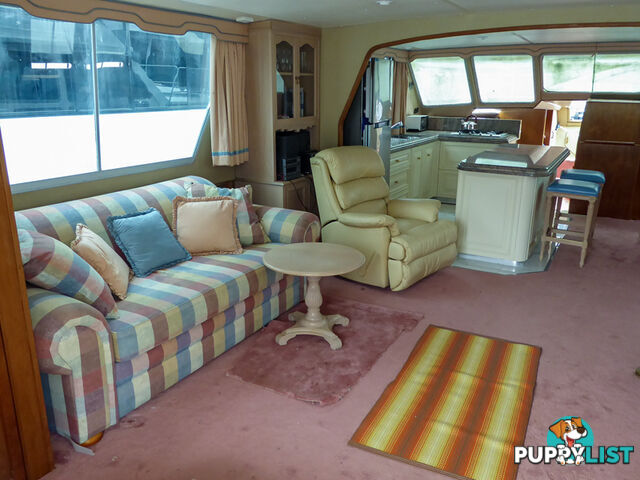 Kimberley-Jane - Ramsay style houseboat on Lake Eildon