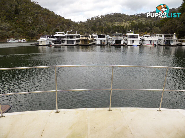 Kimberley-Jane - Ramsay style houseboat on Lake Eildon