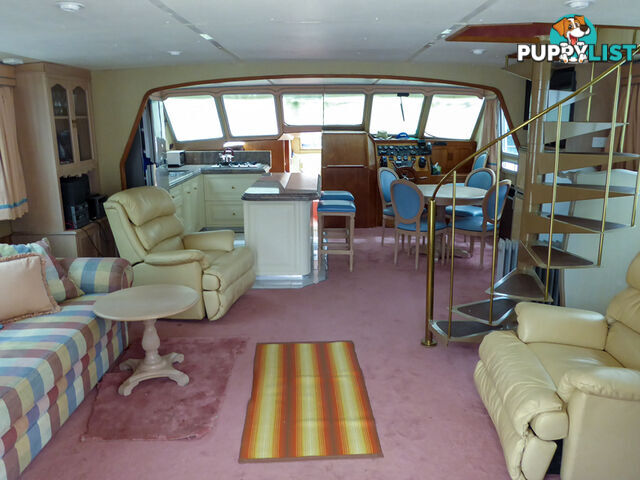 Kimberley-Jane - Ramsay style houseboat on Lake Eildon