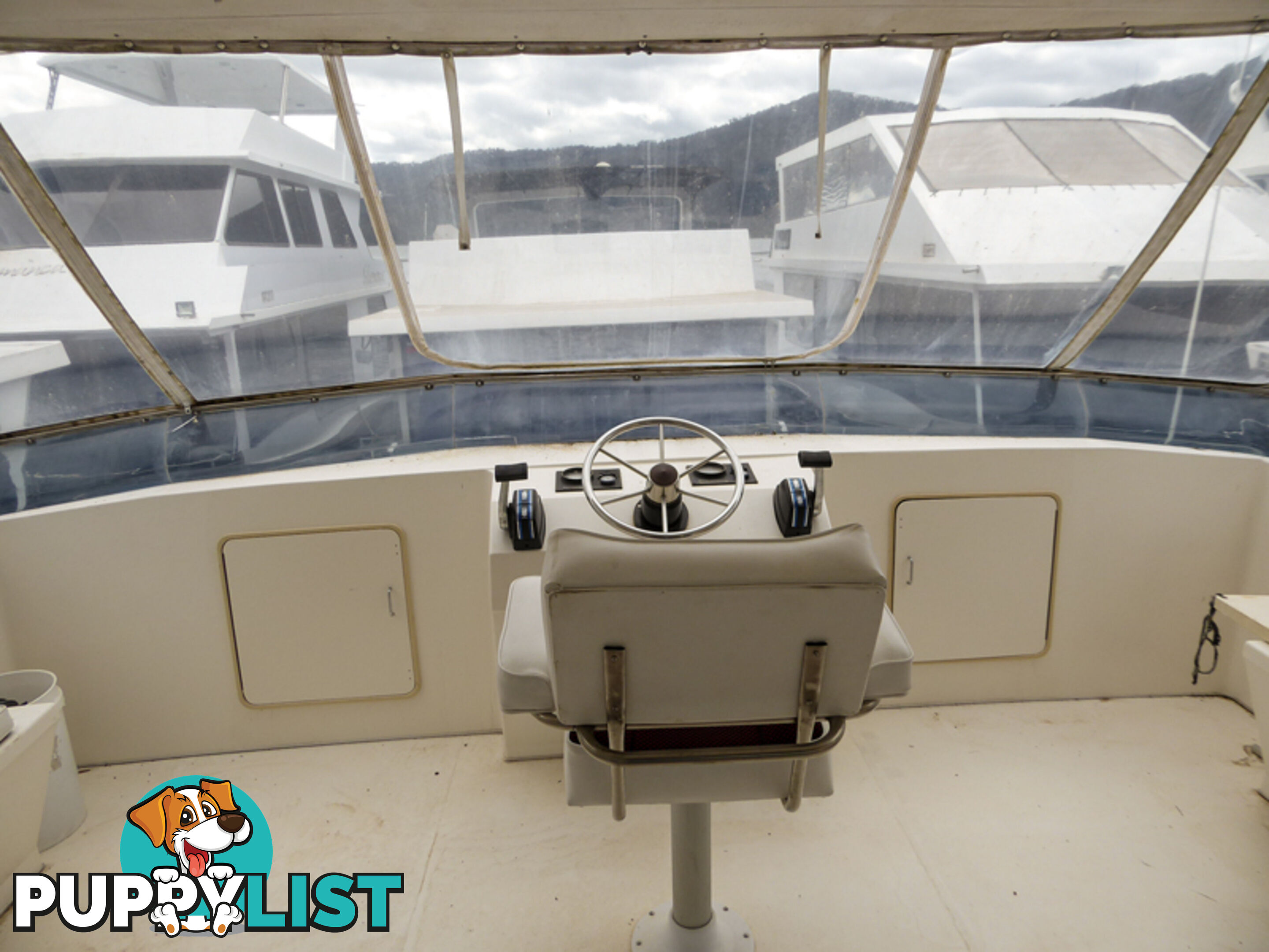 Kimberley-Jane - Ramsay style houseboat on Lake Eildon