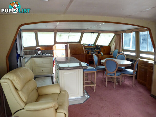 Kimberley-Jane - Ramsay style houseboat on Lake Eildon