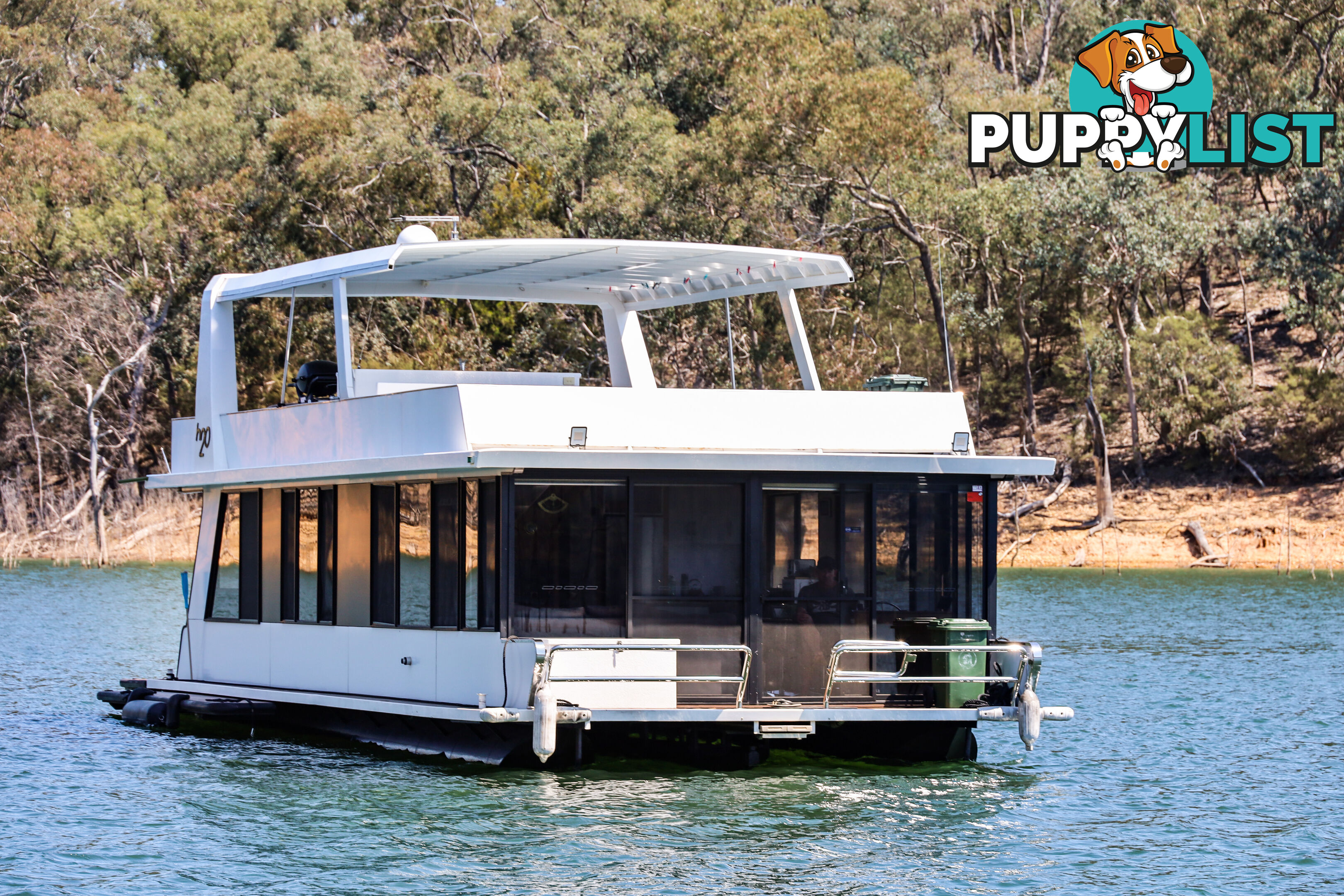 H2O Houseboat Holiday Home on Lake Eildon