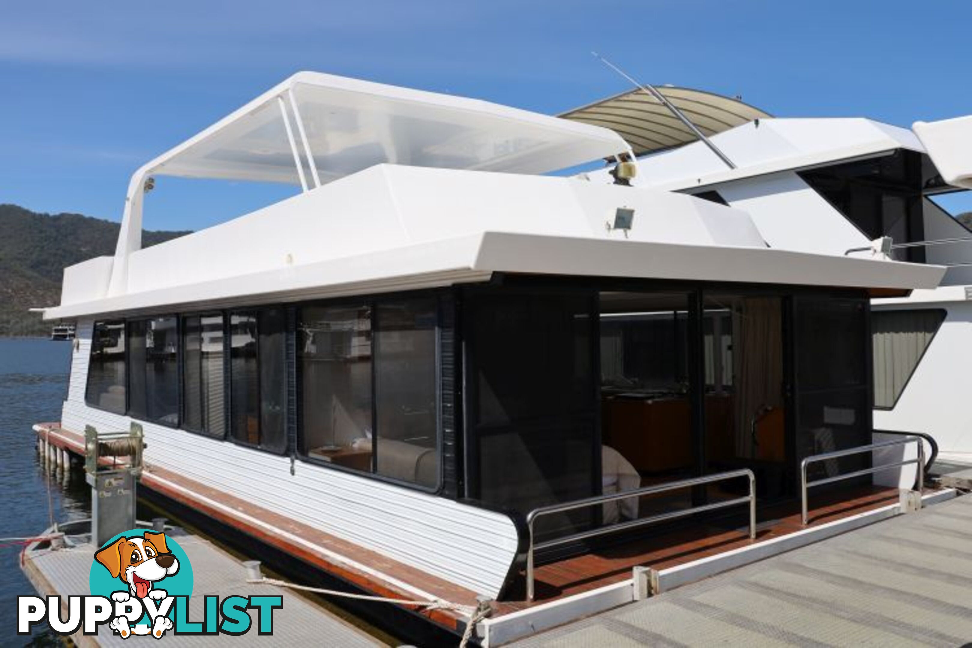 The Edge: Houseboat Holiday Home on Lake Eildon