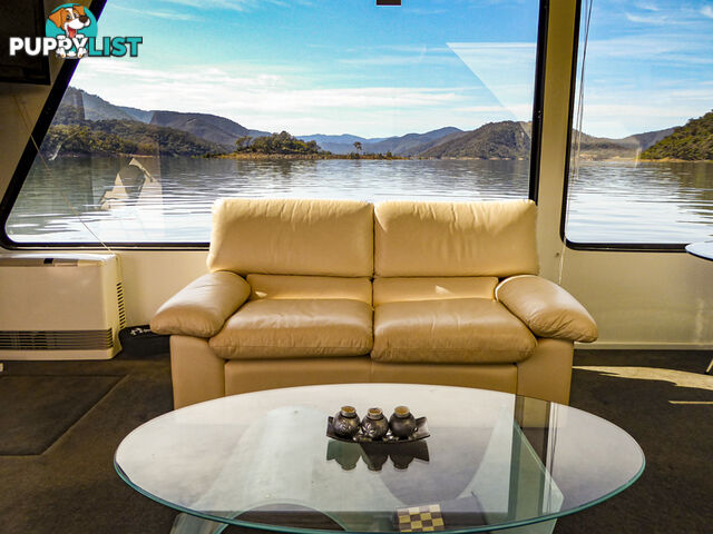 The Edge: Houseboat Holiday Home on Lake Eildon