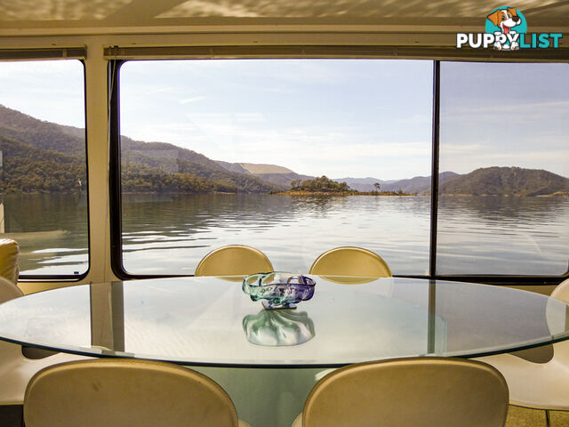 The Edge: Houseboat Holiday Home on Lake Eildon