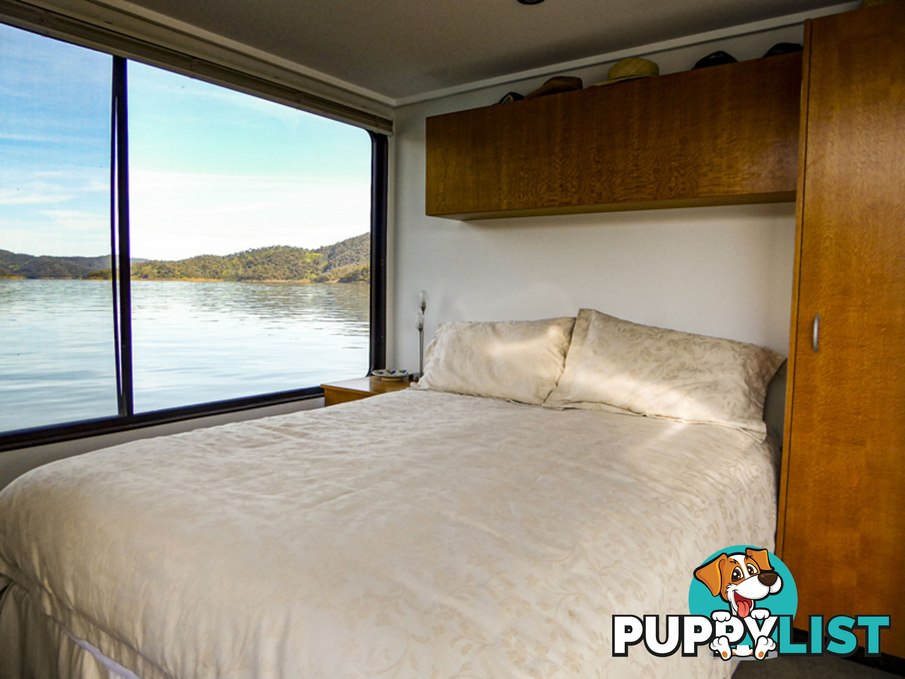 The Edge: Houseboat Holiday Home on Lake Eildon