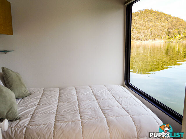 The Edge: Houseboat Holiday Home on Lake Eildon