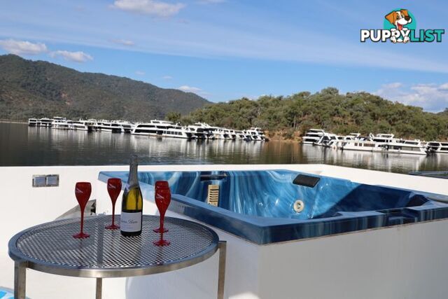 The Edge: Houseboat Holiday Home on Lake Eildon