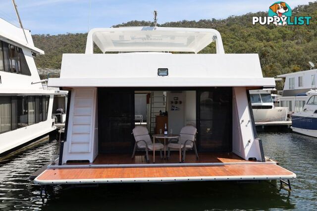 The Edge: Houseboat Holiday Home on Lake Eildon