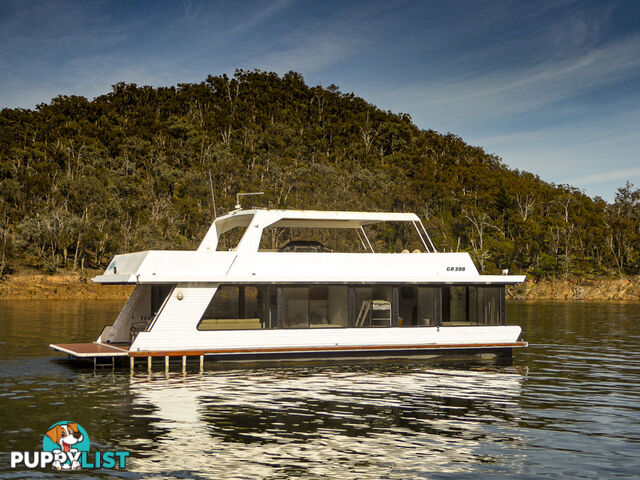 The Edge: Houseboat Holiday Home on Lake Eildon