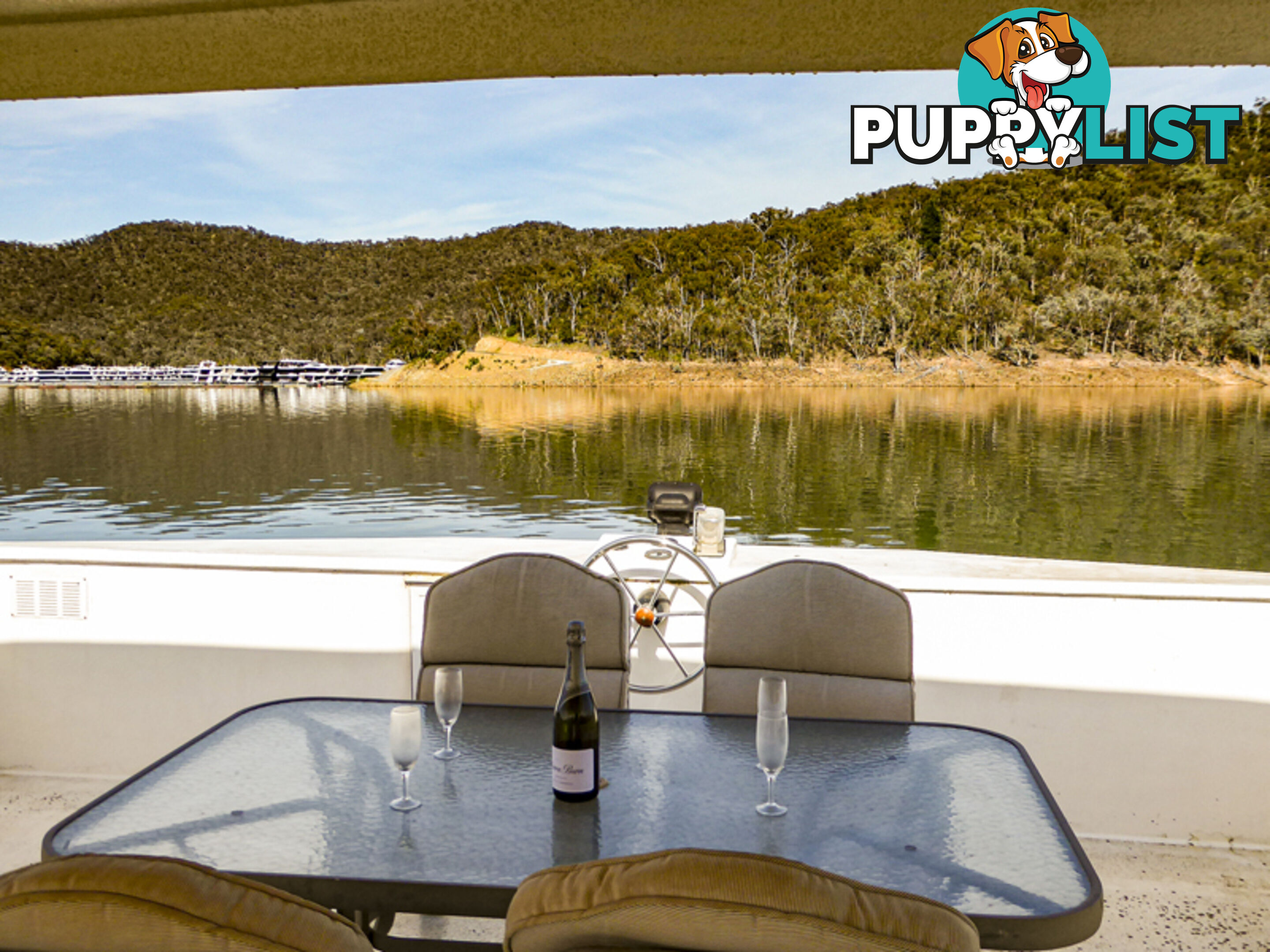 The Edge: Houseboat Holiday Home on Lake Eildon