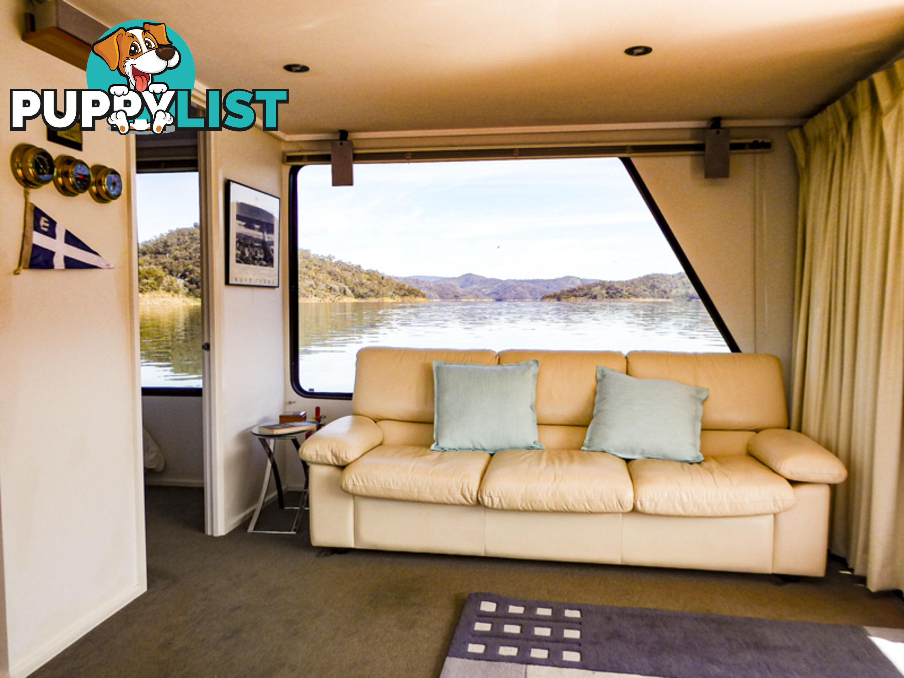 The Edge: Houseboat Holiday Home on Lake Eildon