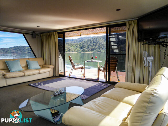 The Edge: Houseboat Holiday Home on Lake Eildon