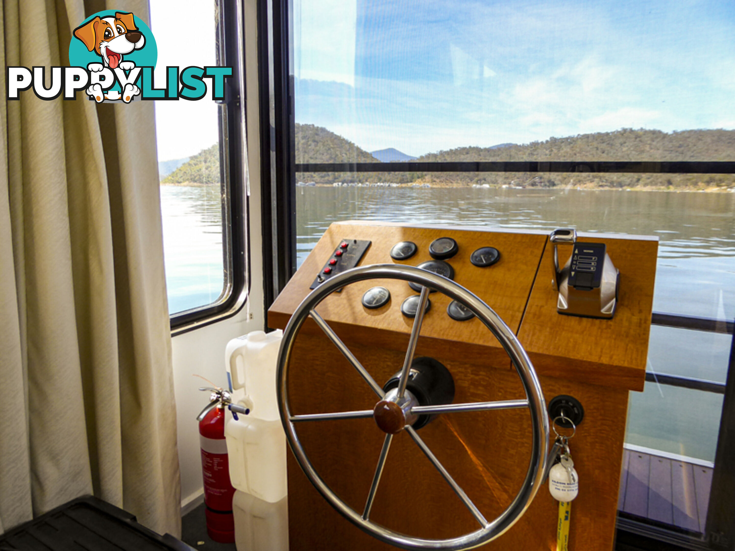 The Edge: Houseboat Holiday Home on Lake Eildon